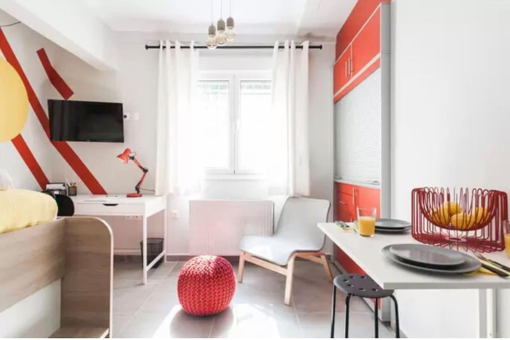 Colorful Apartment In Атина Екстериор снимка